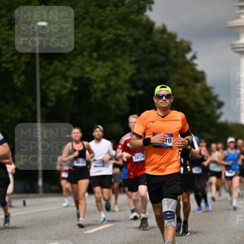 29.06.2025 - hella hamburg halbmarathon Dr. Thomas Lammeyer http://msf.ph/oto/8349160 29.06.2025 10:18:26 Kennedybrücke 1071, 1131, 1406, 1480, 1728, 2990, 3020, 3025, 3154, 3728, 3756, 3834, 3939, 5191, 5546, 5670, 6028, 6083, 6181, 6366, 6717, 6724, 7209, 7442, 7802, 7840, 7991, 8055, 8147, 8409, 8755, 9173, 9663, 10224, 10610, 10977 meine-sportfotos.de