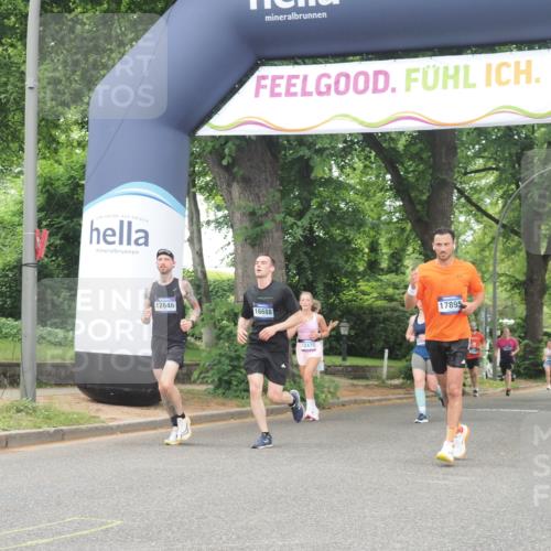 29.06.2025 - hella hamburg halbmarathon KatJ http://msf.ph/oto/8349210 29.06.2025 10:50:25 Zwischen KM18-KM19 1316, 3919, 7717 meine-sportfotos.de