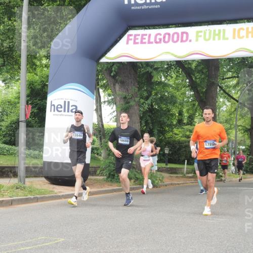 29.06.2025 - hella hamburg halbmarathon KatJ http://msf.ph/oto/8349235 29.06.2025 10:50:25 Zwischen KM18-KM19 1316, 3919, 7717 meine-sportfotos.de