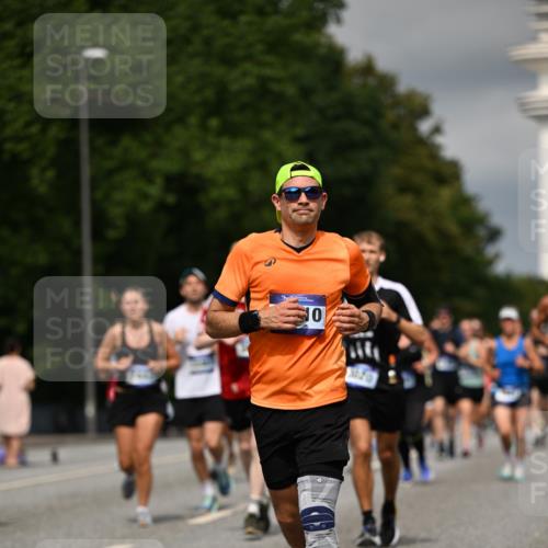29.06.2025 - hella hamburg halbmarathon Dr. Thomas Lammeyer http://msf.ph/oto/8349366 29.06.2025 10:18:27 Kennedybrücke 1071, 1131, 1406, 1480, 1728, 2990, 3020, 3025, 3154, 3691, 3728, 3756, 3834, 3939, 5191, 5546, 5670, 6028, 6083, 6181, 6366, 6717, 6724, 7209, 7442, 7802, 7840, 7991, 8055, 8147, 8409, 8755, 9173, 9663, 10224, 10610, 10977 meine-sportfotos.de