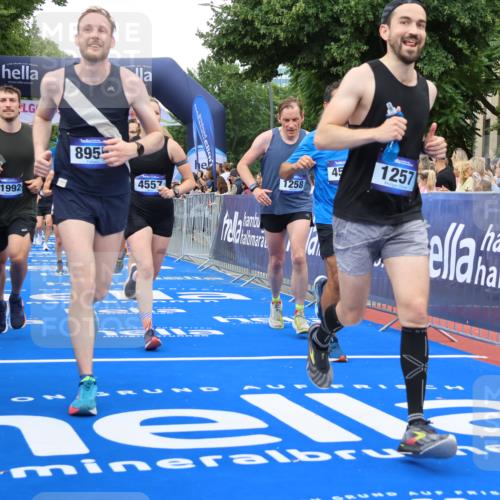 29.06.2025 - hella hamburg halbmarathon Strokosch-Dieckow http://msf.ph/oto/8349379 29.06.2025 10:52:52 Ziel 1257, 1258, 1657, 2099, 2444, 2814, 2910, 4557, 4558, 4770, 5077, 5169, 5194, 5907, 7509, 8139, 8172, 8720, 8955, 9065, 9163, 10724, 10811, 11217, 11992, 12367, 12519, 14198, 14286, 14791, 14805, 15430, 17198, 18590, 18720, 19244 meine-sportfotos.de