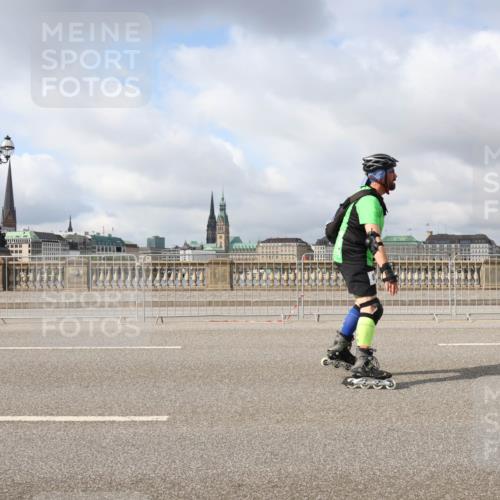 29.06.2025 - hella hamburg halbmarathon Lena Gebhardt http://msf.ph/oto/8349457 29.06.2025 09:09:14 Lombardsbrücke  meine-sportfotos.de