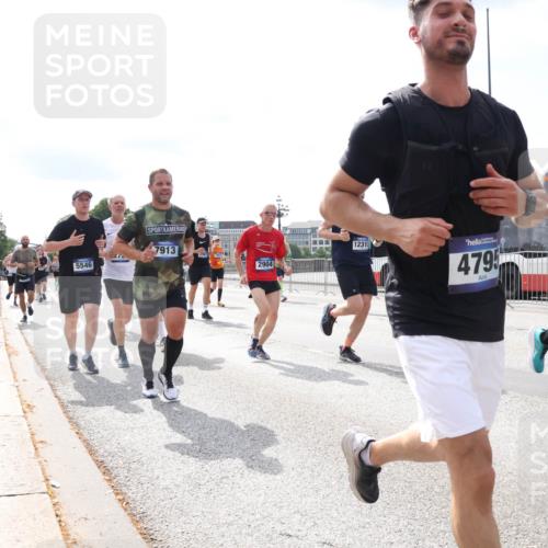 29.06.2025 - hella hamburg halbmarathon Lena Gebhardt http://msf.ph/oto/8349502 29.06.2025 10:13:42 Lombardsbrücke 5546, 7913, 2904, 12313, 4795, 17472, 1007, 1131, 1480, 1747, 1859, 2055, 2359, 2721, 2904, 2961, 2987, 3218, 3360, 3728, 3729, 4001, 4187, 4795, 4950, 5232, 5546, 5631, 5719, 6026, 6489, 6710, 6717, 6724, 7346, 7446, 7447, 7460, 7462, 7913, 8279, 8673, 8913, 9128, 9527, 9612, 9631, 10442, 10443, 10977, 11441, 12313, 12492, 12797, 12928, 12929, 13331, 13928, 15085, 15482, 15663, 15721, 15722, 15922, 16491, 17472, 17474, 17985, 18222, 18231 meine-sportfotos.de