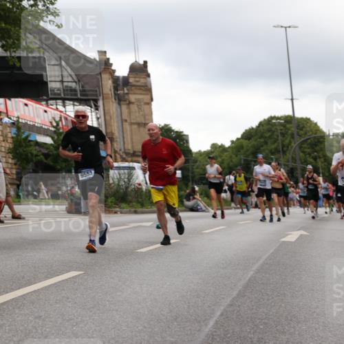 29.06.2025 - hella hamburg halbmarathon Yannick Fuchs http://msf.ph/oto/8349532 29.06.2025 10:52:39 20KM 1946, 1951, 2027, 2159, 2250, 2619, 2711, 2855, 2996, 4550, 4767, 5084, 5675, 6860, 7659, 8089, 8392, 9156, 9353, 9553, 9555, 9835, 10020, 10268, 10518, 10539, 10703, 10915, 11605, 11808, 11846, 12734, 12735, 12809, 13654, 13694, 14355, 14673, 14914, 16206, 16409, 16922, 16924, 17531, 17665, 17782, 17810, 17814, 17839, 17852, 17931, 17967, 18112, 18232, 18556, 18682, 18727, 18730, 18833, 18954, 18985, 19002, 19003 meine-sportfotos.de