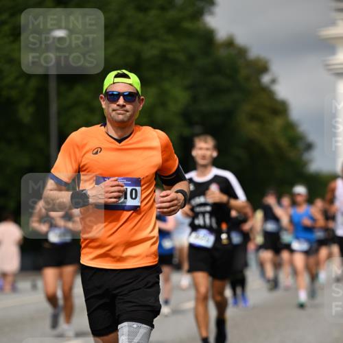 29.06.2025 - hella hamburg halbmarathon Dr. Thomas Lammeyer http://msf.ph/oto/8349579 29.06.2025 10:18:28 Kennedybrücke 1071, 1131, 1406, 1480, 1728, 2990, 3020, 3025, 3154, 3454, 3691, 3728, 3756, 3834, 3939, 5191, 5546, 5670, 6028, 6083, 6181, 6366, 6717, 6724, 7209, 7442, 7840, 7991, 8055, 8147, 8409, 8755, 9173, 9663, 10224, 10610, 10977 meine-sportfotos.de