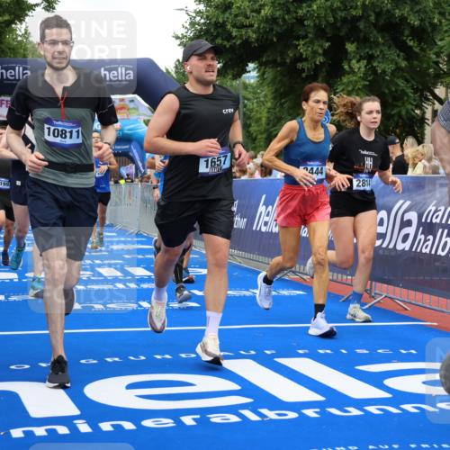29.06.2025 - hella hamburg halbmarathon Strokosch-Dieckow http://msf.ph/oto/8349608 29.06.2025 10:52:51 Ziel 1257, 1258, 1657, 2099, 2444, 2814, 2910, 4557, 4558, 4770, 5077, 5169, 5194, 5907, 8139, 8172, 8720, 8955, 9065, 9163, 10724, 10811, 11217, 11992, 12519, 14198, 14286, 14791, 14805, 15430, 17198, 18331, 18720, 19244 meine-sportfotos.de