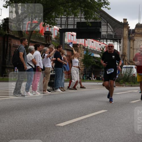 29.06.2025 - hella hamburg halbmarathon Yannick Fuchs http://msf.ph/oto/8349643 29.06.2025 10:52:39 20KM 1946, 1951, 2027, 2159, 2250, 2619, 2711, 2855, 2996, 4550, 4767, 5084, 5675, 6860, 7659, 8089, 8392, 9156, 9353, 9553, 9555, 9835, 10020, 10268, 10518, 10539, 10703, 10915, 11605, 11808, 11846, 12734, 12735, 12809, 13654, 13694, 14355, 14673, 14914, 16206, 16409, 16922, 16924, 17531, 17665, 17782, 17810, 17814, 17839, 17852, 17931, 17967, 18112, 18232, 18556, 18682, 18727, 18730, 18833, 18954, 18985, 19002, 19003 meine-sportfotos.de