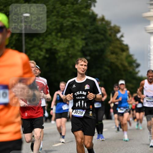 29.06.2025 - hella hamburg halbmarathon Dr. Thomas Lammeyer http://msf.ph/oto/8349760 29.06.2025 10:18:29 Kennedybrücke 1071, 1131, 1480, 1728, 2990, 3020, 3025, 3154, 3454, 3691, 3728, 3756, 3834, 3939, 5191, 5546, 5670, 6028, 6083, 6181, 6366, 6717, 6724, 7209, 7442, 7840, 7991, 8055, 8147, 8409, 8563, 8755, 9173, 9663, 10224, 10610, 10977 meine-sportfotos.de