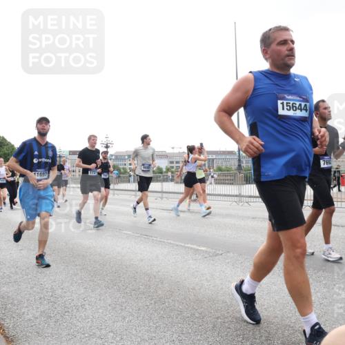29.06.2025 - hella hamburg halbmarathon Lena Gebhardt http://msf.ph/oto/8349771 29.06.2025 10:38:39 Lombardsbrücke 11697, 1721, 7561, 15644, 7692, 56, 1196, 1232, 1390, 1451, 1457, 1596, 1721, 1742, 1791, 1966, 2113, 2151, 2498, 2576, 2660, 2693, 3010, 3094, 3095, 3216, 3242, 3286, 3307, 3323, 3338, 3635, 3636, 3716, 3726, 3777, 3841, 3927, 4028, 4139, 4155, 4159, 4257, 4259, 4260, 4316, 4320, 4883, 4964, 5085, 5089, 5155, 5300, 5617, 5684, 5735, 5913, 6200, 6695, 6696, 6751, 6875, 6930, 7117, 7148, 7263, 7371, 7561, 7692, 7849, 7868, 7914, 8367, 9708, 10554 meine-sportfotos.de