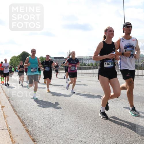 29.06.2025 - hella hamburg halbmarathon Lena Gebhardt http://msf.ph/oto/8349788 29.06.2025 10:01:04 Lombardsbrücke 6531, 13287, 4238, 18759, 10138, 1130, 1387, 1420, 1583, 1611, 1726, 2006, 2091, 2354, 2363, 2474, 2490, 2936, 3059, 3141, 3625, 3740, 3983, 4068, 4238, 4249, 4319, 4370, 4616, 4708, 5033, 5418, 5870, 6138, 6147, 0000, 6443, 6487, 6531, 6591, 6714, 6757, 6835, 6924, 7658, 7757, 7759, 7761, 7846, 8045, 8046, 8255, 8326, 8478, 8632, 8923, 9124, 9553, 9555, 9577, 9932, 10074, 10188, 10271, 10383, 10576, 10599, 11465 meine-sportfotos.de