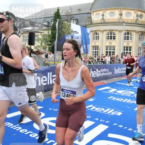 29.06.2025 - hella hamburg halbmarathon Michael Strokosch http://msf.ph/oto/8349814 29.06.2025 10:52:43 Ziel 2287, 2346, 2670, 3952, 3999, 5116, 6561, 6562, 7475, 9739, 9869, 10115, 11459, 11689, 12450, 12482, 13051, 14122, 15001, 16467 meine-sportfotos.de