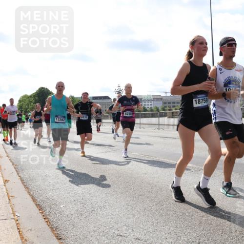29.06.2025 - hella hamburg halbmarathon Lena Gebhardt http://msf.ph/oto/8349827 29.06.2025 10:01:04 Lombardsbrücke 13287, 4238, 6531, 18759, 10, 1130, 1387, 1420, 1583, 1611, 1726, 2006, 2091, 2354, 2363, 2474, 2490, 2936, 3059, 3141, 3625, 3740, 3983, 4068, 4238, 4249, 4319, 4370, 4616, 4708, 5033, 5418, 5870, 6138, 6147, 0000, 6443, 6487, 6531, 6591, 6714, 6757, 6835, 6924, 7658, 7757, 7759, 7761, 7846, 8045, 8046, 8255, 8326, 8478, 8632, 8923, 9124, 9553, 9555, 9577, 9932, 10074, 10188, 10271, 10383, 10576, 10599, 11465 meine-sportfotos.de