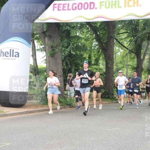 29.06.2025 - hella hamburg halbmarathon KatJ http://msf.ph/oto/8349928 29.06.2025 10:50:35 Zwischen KM18-KM19 2810, 3199, 3663 meine-sportfotos.de