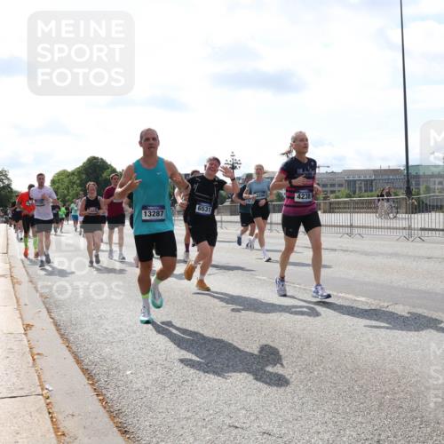29.06.2025 - hella hamburg halbmarathon Lena Gebhardt http://msf.ph/oto/8349971 29.06.2025 10:01:05 Lombardsbrücke 1726, 13287, 6531, 4238, 1130, 1387, 1420, 1583, 1611, 1726, 2006, 2091, 2354, 2363, 2474, 2490, 2936, 3059, 3141, 3625, 3740, 3983, 4068, 4238, 4249, 4319, 4370, 4616, 4708, 5033, 5418, 5870, 6138, 6147, 0000, 6443, 6487, 6531, 6591, 6714, 6757, 6835, 6924, 7658, 7757, 7759, 7761, 7846, 8045, 8046, 8255, 8326, 8478, 8632, 8923, 9124, 9553, 9555, 9577, 9932, 10074, 10188, 10271, 10383, 10576, 10599, 11465 meine-sportfotos.de