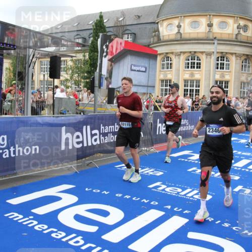 29.06.2025 - hella hamburg halbmarathon Michael Strokosch http://msf.ph/oto/8349999 29.06.2025 10:52:45 Ziel 2287, 2346, 2670, 3952, 3999, 5116, 5194, 7475, 9869, 10115, 11459, 11689, 12450, 12482, 13051, 14122, 14805, 16467, 18331, 19244 meine-sportfotos.de