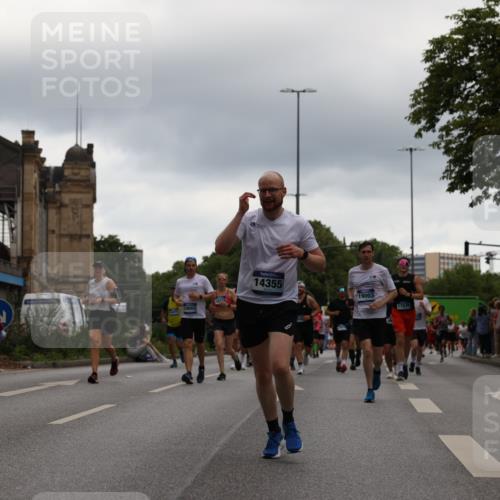 29.06.2025 - hella hamburg halbmarathon Yannick Fuchs http://msf.ph/oto/8350007 29.06.2025 10:52:41 20KM 1642, 1946, 1951, 2027, 2159, 2619, 2711, 2855, 2996, 4550, 4767, 5084, 5675, 6860, 7659, 8089, 8392, 8929, 9156, 9353, 9553, 9555, 9835, 10268, 10518, 10539, 10703, 10915, 11605, 11808, 12734, 12735, 12809, 13407, 13654, 14355, 14631, 14673, 14914, 15263, 16206, 16409, 16922, 16924, 17665, 17782, 17810, 17814, 17839, 17852, 17931, 17967, 18112, 18232, 18556, 18682, 18730, 18833, 18954, 18985, 19002, 19003 meine-sportfotos.de