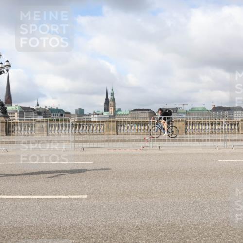 29.06.2025 - hella hamburg halbmarathon Lena Gebhardt http://msf.ph/oto/8350021 29.06.2025 09:09:23 Lombardsbrücke  meine-sportfotos.de