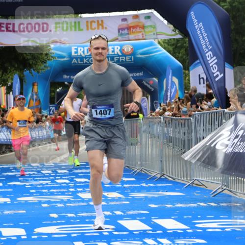 29.06.2025 - hella hamburg halbmarathon Strokosch-Dieckow http://msf.ph/oto/8350091 29.06.2025 10:32:01 Ziel 1407, 1686, 4129, 4698, 6619, 11150, 11199, 11370, 15826, 16505, 16736 meine-sportfotos.de
