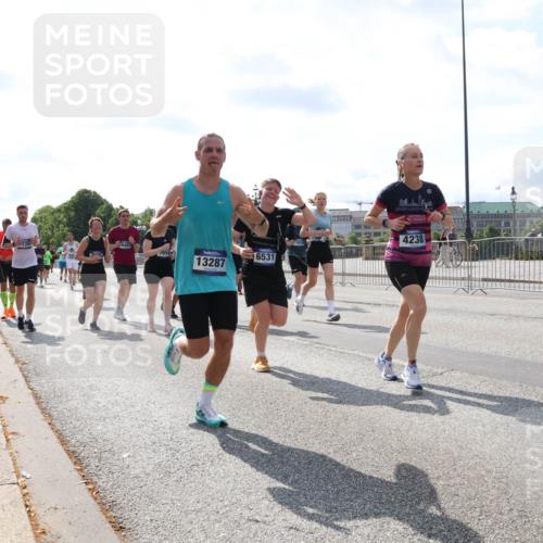 29.06.2025 - hella hamburg halbmarathon Lena Gebhardt http://msf.ph/oto/8350102 29.06.2025 10:01:05 Lombardsbrücke 16401, 1658, 6531, 13287, 15838, 4238, 1130, 1387, 1420, 1583, 1611, 1726, 2006, 2091, 2354, 2363, 2474, 2490, 2936, 3059, 3141, 3625, 3740, 3983, 4068, 4238, 4249, 4319, 4370, 4616, 4708, 5033, 5418, 5870, 6138, 6147, 0000, 6443, 6487, 6531, 6591, 6714, 6757, 6835, 6924, 7658, 7757, 7759, 7761, 7846, 8045, 8046, 8255, 8326, 8478, 8632, 8923, 9124, 9553, 9555, 9577, 9932, 10074, 10188, 10271, 10383, 10576, 10599, 11465 meine-sportfotos.de