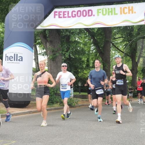 29.06.2025 - hella hamburg halbmarathon KatJ http://msf.ph/oto/8350126 29.06.2025 10:50:38 Zwischen KM18-KM19 2810, 3199, 3663, 4389, 5511, 8423 meine-sportfotos.de
