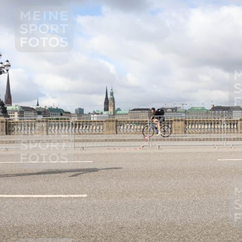 29.06.2025 - hella hamburg halbmarathon Lena Gebhardt http://msf.ph/oto/8350171 29.06.2025 09:09:24 Lombardsbrücke  meine-sportfotos.de