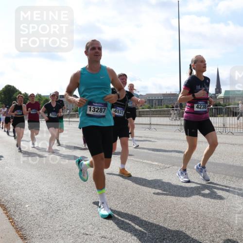 29.06.2025 - hella hamburg halbmarathon Lena Gebhardt http://msf.ph/oto/8350182 29.06.2025 10:01:05 Lombardsbrücke 587, 25, 16401, 7658, 13287, 6531, 220, 4238, 1130, 1387, 1420, 1583, 1611, 1726, 2006, 2091, 2354, 2363, 2474, 2490, 2936, 3059, 3141, 3625, 3740, 3983, 4068, 4238, 4249, 4319, 4370, 4616, 4708, 5033, 5418, 5870, 6138, 6147, 0000, 6443, 6487, 6531, 6591, 6714, 6757, 6835, 6924, 7658, 7757, 7759, 7761, 7846, 8045, 8046, 8255, 8326, 8478, 8632, 8923, 9124, 9553, 9555, 9577, 9932, 10074, 10188, 10271, 10383, 10576, 10599, 11465 meine-sportfotos.de