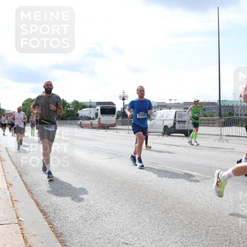 29.06.2025 - hella hamburg halbmarathon Lena Gebhardt http://msf.ph/oto/8350215 29.06.2025 10:13:45 Lombardsbrücke 2359, 7446, 1007, 1131, 1480, 1747, 1859, 2055, 2359, 2721, 2904, 2961, 2987, 3360, 3729, 4001, 4187, 4795, 4950, 5232, 5546, 5631, 5719, 6026, 6710, 6717, 6724, 7346, 7446, 7447, 7460, 7462, 7913, 8279, 8673, 9128, 9527, 9612, 9631, 10442, 10443, 10977, 11441, 12313, 12492, 12797, 12928, 12929, 13331, 13928, 15085, 15482, 15663, 15721, 15722, 15922, 16491, 17439, 17472, 17474, 17985, 18041, 18222, 18231 meine-sportfotos.de