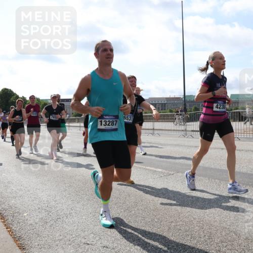 29.06.2025 - hella hamburg halbmarathon Lena Gebhardt http://msf.ph/oto/8350313 29.06.2025 10:01:05 Lombardsbrücke 1726, 16401, 58, 525, 765, 13287, 6531, 4238, 1130, 1387, 1420, 1583, 1611, 1726, 2006, 2091, 2354, 2363, 2474, 2490, 2936, 3059, 3141, 3625, 3740, 3983, 4068, 4238, 4249, 4319, 4370, 4616, 4708, 5033, 5418, 5870, 6138, 6147, 0000, 6443, 6487, 6531, 6591, 6714, 6757, 6835, 6924, 7658, 7757, 7759, 7761, 7846, 8045, 8046, 8255, 8326, 8478, 8632, 8923, 9124, 9553, 9555, 9577, 9932, 10074, 10188, 10271, 10383, 10576, 10599, 11465 meine-sportfotos.de
