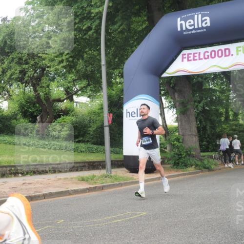 29.06.2025 - hella hamburg halbmarathon KatJ http://msf.ph/oto/8350317 29.06.2025 10:21:08 Zwischen KM18-KM19 4698, 5746 meine-sportfotos.de