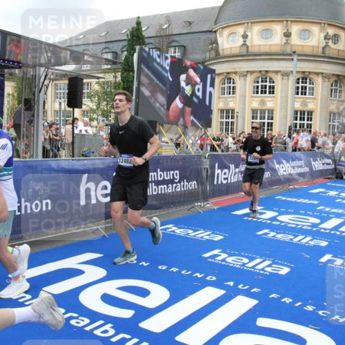 29.06.2025 - hella hamburg halbmarathon Michael Strokosch http://msf.ph/oto/8350336 29.06.2025 10:52:49 Ziel 2287, 2910, 3999, 5077, 5116, 5169, 5194, 8172, 9065, 9163, 9869, 11217, 12482, 14198, 14286, 14805, 16467, 17198, 18331, 19244 meine-sportfotos.de