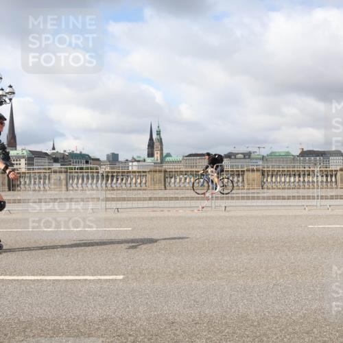 29.06.2025 - hella hamburg halbmarathon Lena Gebhardt http://msf.ph/oto/8350340 29.06.2025 09:09:24 Lombardsbrücke  meine-sportfotos.de