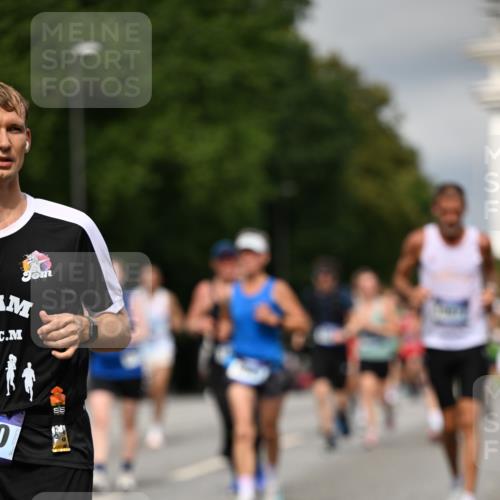 29.06.2025 - hella hamburg halbmarathon Dr. Thomas Lammeyer http://msf.ph/oto/8350361 29.06.2025 10:18:31 Kennedybrücke 1071, 1131, 1480, 1728, 2990, 3020, 3025, 3154, 3454, 3691, 3728, 3756, 3834, 5191, 5546, 5670, 6028, 6083, 6181, 6366, 6717, 6724, 7209, 7442, 7840, 7991, 8055, 8147, 8409, 8563, 8755, 9173, 9663, 10224, 10610, 10977 meine-sportfotos.de