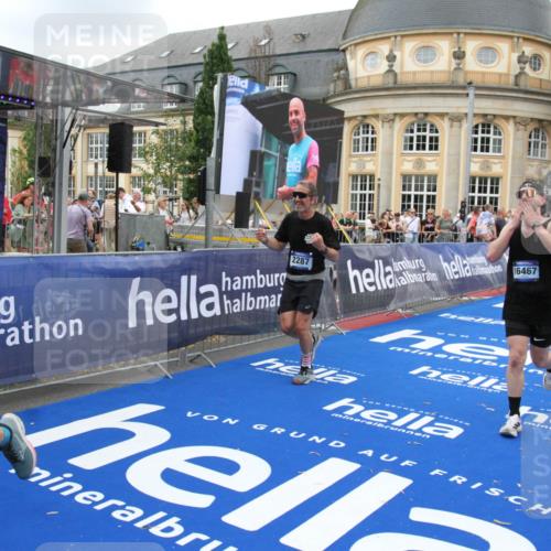 29.06.2025 - hella hamburg halbmarathon Michael Strokosch http://msf.ph/oto/8350379 29.06.2025 10:52:49 Ziel 2287, 2910, 3999, 5077, 5116, 5169, 5194, 8172, 9065, 9163, 9869, 11217, 12482, 14198, 14286, 14805, 16467, 17198, 18331, 19244 meine-sportfotos.de