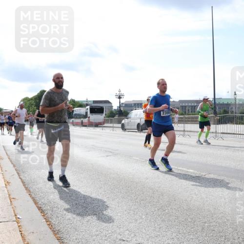 29.06.2025 - hella hamburg halbmarathon Lena Gebhardt http://msf.ph/oto/8350517 29.06.2025 10:13:45 Lombardsbrücke 2359, 1007, 1131, 1480, 1747, 1859, 2055, 2359, 2721, 2904, 2961, 2987, 3360, 3729, 4001, 4187, 4795, 4950, 5232, 5546, 5631, 5719, 6026, 6710, 6717, 6724, 7346, 7446, 7447, 7460, 7462, 7913, 8279, 8673, 9128, 9527, 9612, 9631, 10442, 10443, 10977, 11441, 12313, 12492, 12797, 12928, 12929, 13331, 13928, 15085, 15482, 15663, 15721, 15722, 15922, 16491, 17439, 17472, 17474, 17985, 18041, 18222, 18231 meine-sportfotos.de