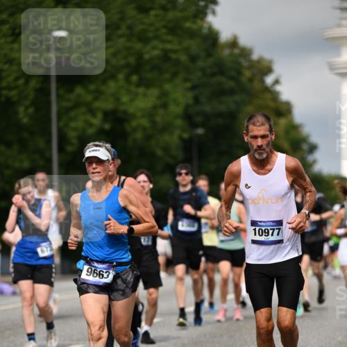29.06.2025 - hella hamburg halbmarathon Dr. Thomas Lammeyer http://msf.ph/oto/8350623 29.06.2025 10:18:32 Kennedybrücke 1071, 1131, 1480, 1728, 3020, 3025, 3154, 3454, 3691, 3728, 3756, 3834, 5191, 5670, 6028, 6083, 6181, 6366, 6717, 6724, 7209, 7442, 7446, 7447, 7840, 8055, 8409, 8563, 8755, 9173, 9663, 10224, 10610, 10977 meine-sportfotos.de