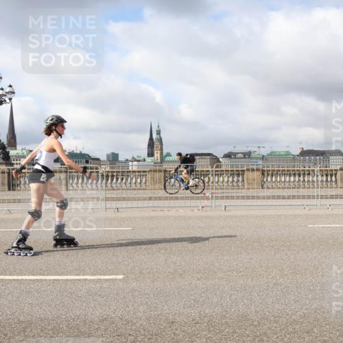 29.06.2025 - hella hamburg halbmarathon Lena Gebhardt http://msf.ph/oto/8350705 29.06.2025 09:09:24 Lombardsbrücke  meine-sportfotos.de
