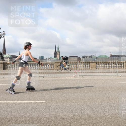 29.06.2025 - hella hamburg halbmarathon Lena Gebhardt http://msf.ph/oto/8350813 29.06.2025 09:09:24 Lombardsbrücke  meine-sportfotos.de