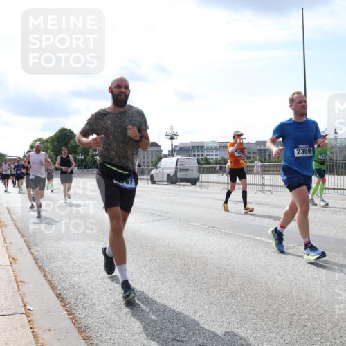 29.06.2025 - hella hamburg halbmarathon Lena Gebhardt http://msf.ph/oto/8350835 29.06.2025 10:13:46 Lombardsbrücke 7441, 2359, 744, 1007, 1131, 1480, 1859, 2055, 2359, 2721, 2904, 2961, 2987, 3729, 4001, 4187, 4795, 4950, 4962, 5232, 5546, 5631, 5719, 6026, 6710, 6717, 6724, 7346, 7446, 7447, 7460, 7462, 7913, 8279, 8673, 9128, 9527, 9612, 9631, 10442, 10443, 10977, 11441, 11987, 12313, 12492, 12797, 12928, 12929, 13331, 13928, 15085, 15482, 15663, 15721, 15722, 15922, 16491, 17439, 17472, 17474, 17985, 18041, 18222, 18231 meine-sportfotos.de