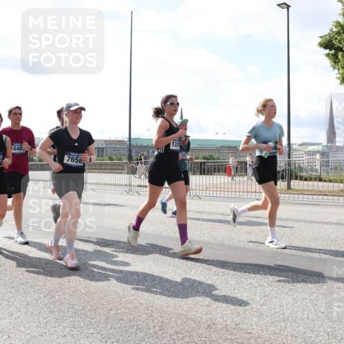 29.06.2025 - hella hamburg halbmarathon Lena Gebhardt http://msf.ph/oto/8350846 29.06.2025 10:01:07 Lombardsbrücke 56594, 3625, 1640, 7658, 1225, 1130, 1387, 1420, 1583, 1611, 1726, 2006, 2091, 2354, 2363, 2474, 2490, 2936, 3059, 3141, 3425, 3625, 3740, 3983, 4068, 4238, 4249, 4319, 4370, 4616, 4649, 4708, 5033, 5418, 5870, 6087, 6138, 6147, 0000, 6443, 6487, 6531, 6591, 6714, 6757, 6835, 6924, 7287, 7658, 7757, 7759, 7761, 7846, 8045, 8046, 8255, 8326, 8478, 8632, 8923, 9124, 9553, 9555, 9577, 9932, 10074, 10188, 10271, 10383, 10576, 11465 meine-sportfotos.de