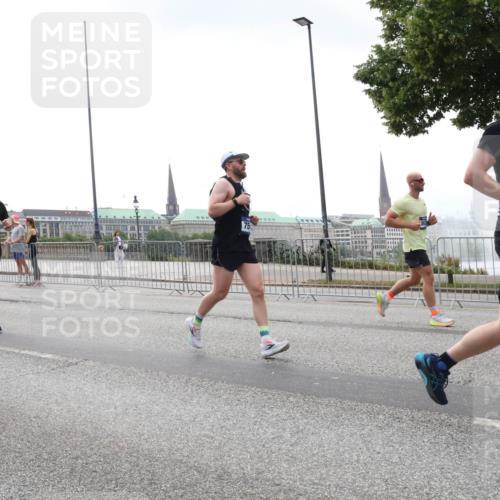 29.06.2025 - hella hamburg halbmarathon Lena Gebhardt http://msf.ph/oto/8350862 29.06.2025 10:38:41 Lombardsbrücke 1347, 12075, 56, 1232, 1390, 1451, 1457, 1596, 1721, 1742, 1791, 2113, 2151, 2498, 2524, 2534, 2576, 2660, 2693, 3010, 3094, 3095, 3216, 3286, 3307, 3323, 3338, 3635, 3636, 3716, 3726, 3777, 3841, 3927, 4028, 4139, 4155, 4159, 4257, 4259, 4260, 4316, 4320, 4883, 4964, 5085, 5089, 5155, 5300, 5617, 5684, 5735, 5913, 6200, 6695, 6696, 6751, 6875, 6930, 7117, 7148, 7263, 7371, 7561, 7692, 7849, 7868, 8367, 8783, 9708, 10554 meine-sportfotos.de