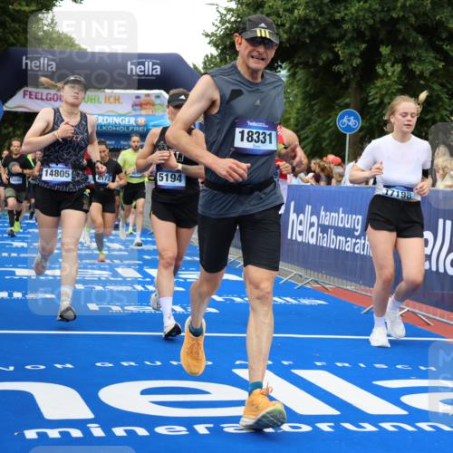 29.06.2025 - hella hamburg halbmarathon Strokosch-Dieckow http://msf.ph/oto/8350883 29.06.2025 10:52:46 Ziel 1257, 1258, 1657, 2099, 2287, 2444, 2814, 2910, 3999, 4557, 4558, 5077, 5116, 5169, 5194, 7475, 8172, 8720, 8955, 9065, 9163, 9869, 10724, 10811, 11217, 11459, 11992, 12482, 14122, 14198, 14286, 14805, 16467, 17198, 18331, 19244 meine-sportfotos.de
