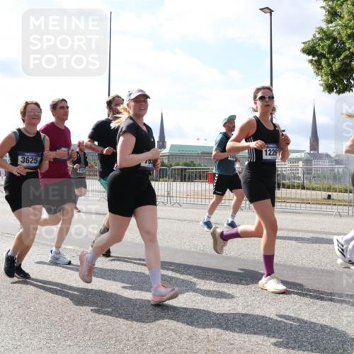 29.06.2025 - hella hamburg halbmarathon Lena Gebhardt http://msf.ph/oto/8350907 29.06.2025 10:01:07 Lombardsbrücke 3625, 6487, 1226, 1130, 1387, 1420, 1583, 1611, 1726, 2006, 2091, 2354, 2363, 2474, 2490, 2936, 3059, 3141, 3425, 3625, 3740, 3983, 4068, 4238, 4249, 4319, 4370, 4616, 4649, 4708, 5033, 5418, 5870, 6087, 6138, 6147, 0000, 6443, 6487, 6531, 6591, 6714, 6757, 6835, 6924, 7287, 7658, 7757, 7759, 7761, 7846, 8045, 8046, 8255, 8326, 8478, 8632, 8923, 9124, 9553, 9555, 9577, 9932, 10074, 10188, 10271, 10383, 10576, 11465 meine-sportfotos.de