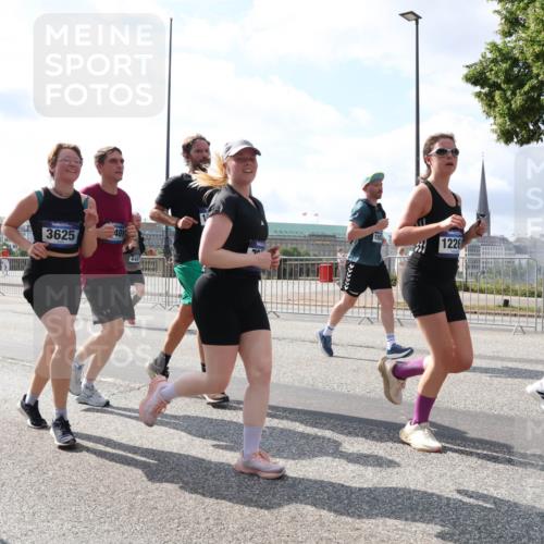 29.06.2025 - hella hamburg halbmarathon Lena Gebhardt http://msf.ph/oto/8350963 29.06.2025 10:01:07 Lombardsbrücke 3625, 401, 1583, 1226, 1130, 1387, 1420, 1583, 1611, 1726, 2006, 2091, 2354, 2363, 2474, 2490, 2936, 3059, 3141, 3425, 3625, 3740, 3983, 4068, 4238, 4249, 4319, 4370, 4616, 4649, 4708, 5033, 5418, 5870, 6087, 6138, 6147, 0000, 6443, 6487, 6531, 6591, 6714, 6757, 6835, 6924, 7287, 7658, 7757, 7759, 7761, 7846, 8045, 8046, 8255, 8326, 8478, 8632, 8923, 9124, 9553, 9555, 9577, 9932, 10074, 10188, 10271, 10383, 10576, 11465 meine-sportfotos.de