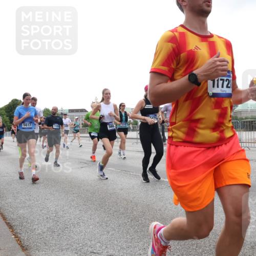 29.06.2025 - hella hamburg halbmarathon Lena Gebhardt http://msf.ph/oto/8351010 29.06.2025 10:38:42 Lombardsbrücke 5617, 17250, 431, 568, 3216, 12577, 1172, 56, 1232, 1390, 1451, 1457, 1596, 1721, 1742, 1791, 2113, 2151, 2498, 2524, 2534, 2576, 2660, 2693, 3010, 3094, 3095, 3216, 3286, 3307, 3323, 3338, 3635, 3636, 3726, 3777, 3841, 3927, 4028, 4139, 4155, 4159, 4257, 4259, 4260, 4316, 4320, 4883, 4964, 5085, 5089, 5155, 5617, 5684, 5735, 5913, 6200, 6695, 6696, 6751, 6875, 6930, 7117, 7148, 7263, 7371, 7561, 7692, 7849, 7868, 8367, 8783, 9708, 10554 meine-sportfotos.de