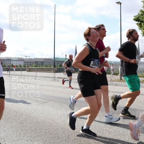 29.06.2025 - hella hamburg halbmarathon Lena Gebhardt http://msf.ph/oto/8351121 29.06.2025 10:01:08 Lombardsbrücke 26, 3625, 1130, 1387, 1420, 1611, 1726, 2006, 2091, 2354, 2363, 2490, 2936, 3059, 3141, 3425, 3625, 3740, 3983, 4068, 4238, 4249, 4319, 4370, 4616, 4649, 4708, 5033, 5418, 5675, 5870, 6087, 6147, 0000, 6487, 6531, 6591, 6714, 6757, 6835, 6924, 7287, 7658, 7757, 7759, 7761, 7846, 8045, 8046, 8255, 8326, 8478, 8632, 8923, 9124, 9553, 9555, 9577, 9932, 10074, 10188, 10271, 10383, 10576, 11465 meine-sportfotos.de