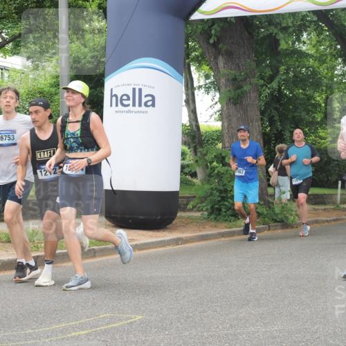 29.06.2025 - hella hamburg halbmarathon KatJ http://msf.ph/oto/8351124 29.06.2025 10:50:55 Zwischen KM18-KM19 1212, 1531, 4945 meine-sportfotos.de