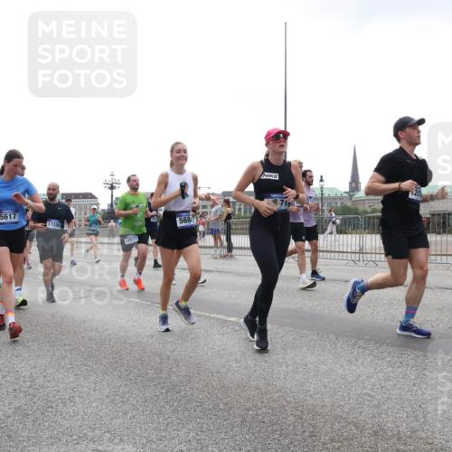 29.06.2025 - hella hamburg halbmarathon Lena Gebhardt http://msf.ph/oto/8351127 29.06.2025 10:38:42 Lombardsbrücke 4316, 2576, 5617, 17250, 12577, 568, 56, 1232, 1390, 1451, 1457, 1596, 1721, 1742, 1791, 2113, 2151, 2498, 2524, 2534, 2576, 2660, 2693, 3010, 3094, 3095, 3216, 3286, 3307, 3323, 3338, 3635, 3636, 3726, 3777, 3841, 3927, 4028, 4139, 4155, 4159, 4257, 4259, 4260, 4316, 4320, 4883, 4964, 5085, 5089, 5155, 5617, 5684, 5735, 5913, 6200, 6695, 6696, 6751, 6875, 6930, 7117, 7148, 7263, 7371, 7561, 7692, 7849, 7868, 8367, 8783, 9708, 10554 meine-sportfotos.de