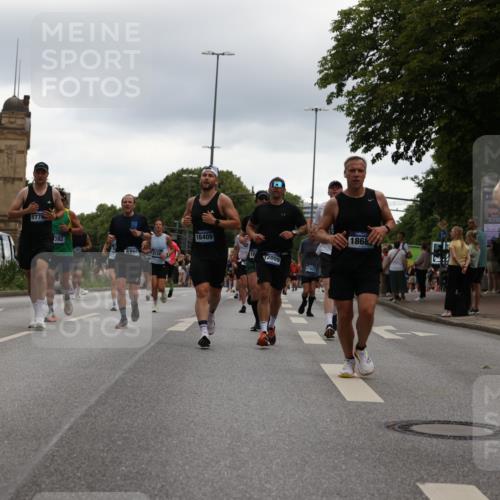 29.06.2025 - hella hamburg halbmarathon Yannick Fuchs http://msf.ph/oto/8351142 29.06.2025 10:52:46 20KM 1642, 1946, 1951, 2027, 2159, 2711, 2855, 5084, 5633, 6208, 6636, 6860, 7659, 8392, 8929, 9156, 9353, 9553, 9555, 9655, 9835, 10268, 10539, 10915, 11808, 12735, 12809, 13407, 13654, 14355, 14631, 14914, 15263, 16206, 16409, 16563, 16922, 16924, 17665, 17782, 17810, 17814, 17839, 17852, 17931, 17967, 18112, 18232, 18556, 18682, 18730, 18833, 18954, 19002, 19003 meine-sportfotos.de