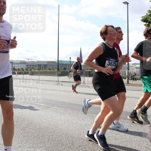 29.06.2025 - hella hamburg halbmarathon Lena Gebhardt http://msf.ph/oto/8351171 29.06.2025 10:01:08 Lombardsbrücke 3625, 1130, 1387, 1420, 1611, 1726, 2006, 2091, 2354, 2363, 2490, 2936, 3059, 3141, 3425, 3625, 3740, 3983, 4068, 4238, 4249, 4319, 4370, 4616, 4649, 4708, 5033, 5418, 5675, 5870, 6087, 6147, 0000, 6487, 6531, 6591, 6714, 6757, 6835, 6924, 7287, 7658, 7757, 7759, 7761, 7846, 8045, 8046, 8255, 8326, 8478, 8632, 8923, 9124, 9553, 9555, 9577, 9932, 10074, 10188, 10271, 10383, 10576, 11465 meine-sportfotos.de