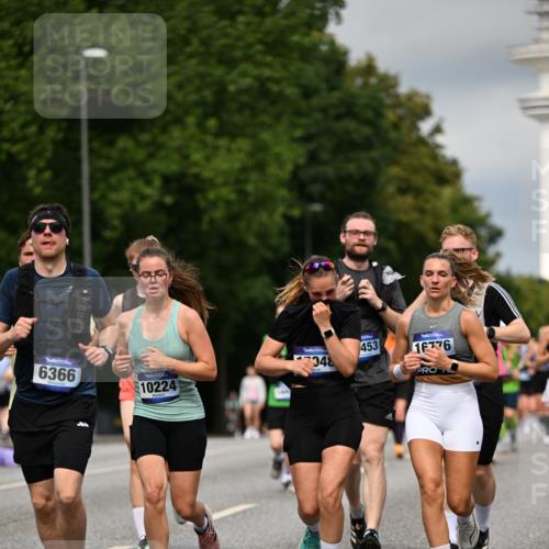29.06.2025 - hella hamburg halbmarathon Dr. Thomas Lammeyer http://msf.ph/oto/8351241 29.06.2025 10:18:35 Kennedybrücke 1071, 1131, 1480, 1728, 2046, 3020, 3025, 3154, 3454, 3691, 3728, 3756, 3834, 5191, 6028, 6083, 6181, 6366, 6717, 6724, 7442, 7446, 7447, 8055, 8522, 8563, 8755, 9173, 9663, 10224, 10610, 10977 meine-sportfotos.de